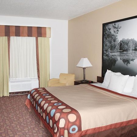 Super 8 By Wyndham Three Rivers Екстер'єр фото