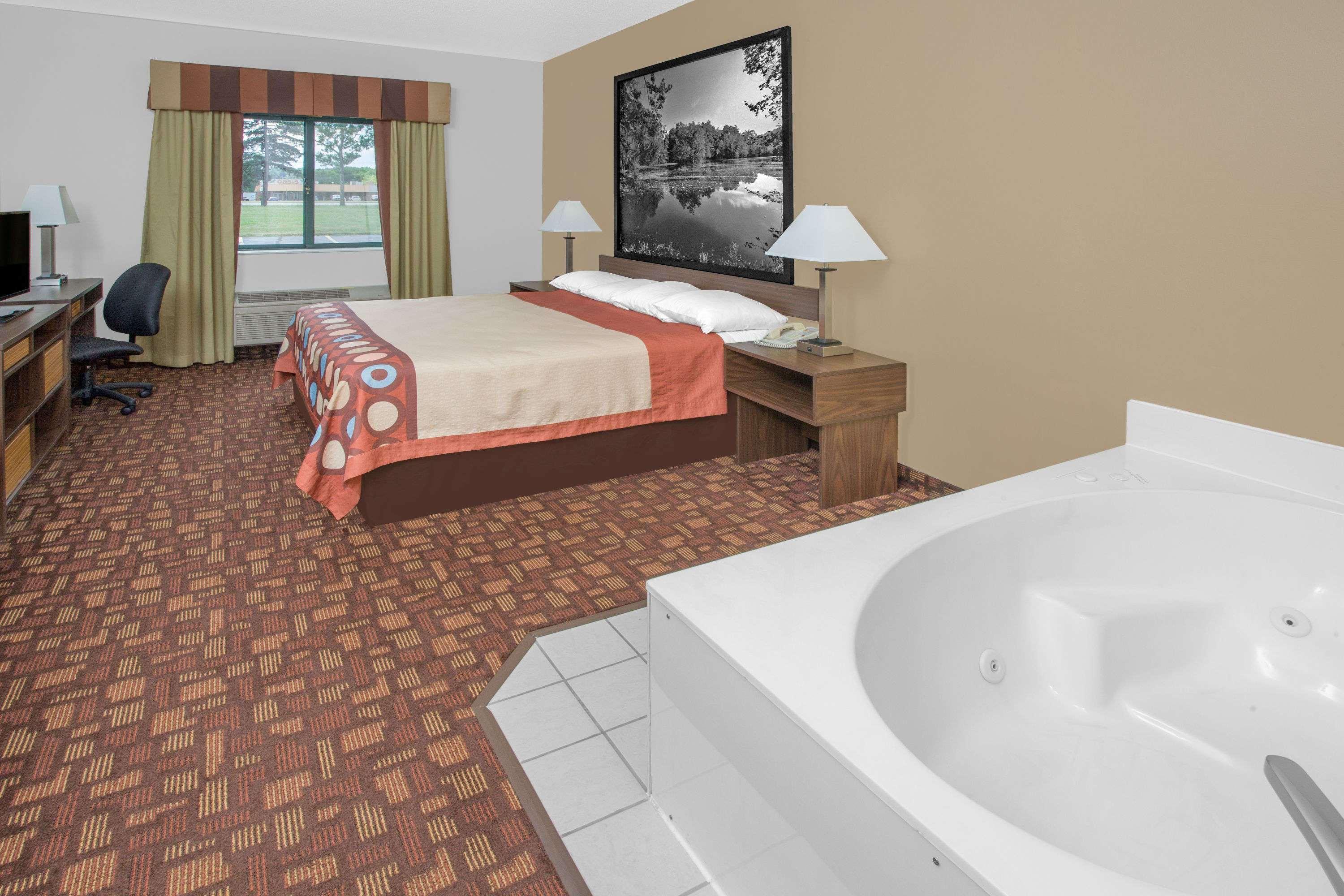 Super 8 By Wyndham Three Rivers Екстер'єр фото