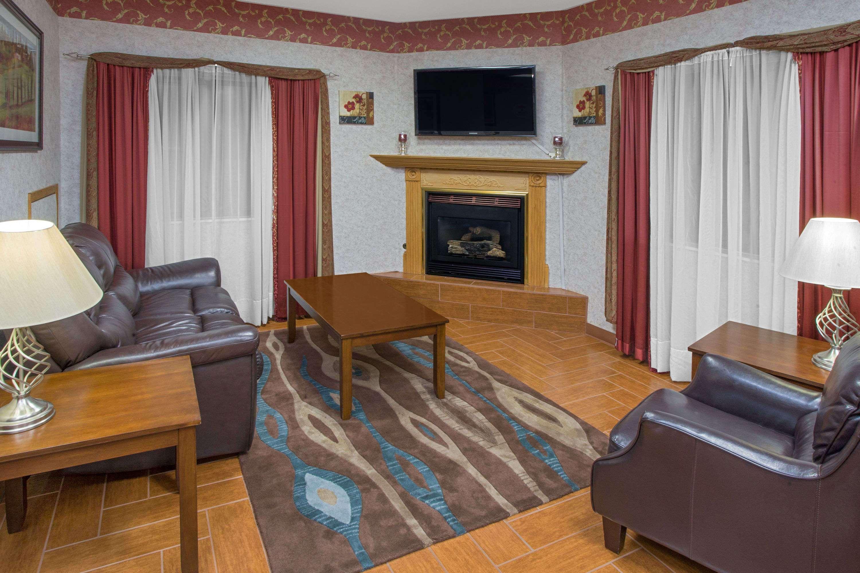 Super 8 By Wyndham Three Rivers Екстер'єр фото