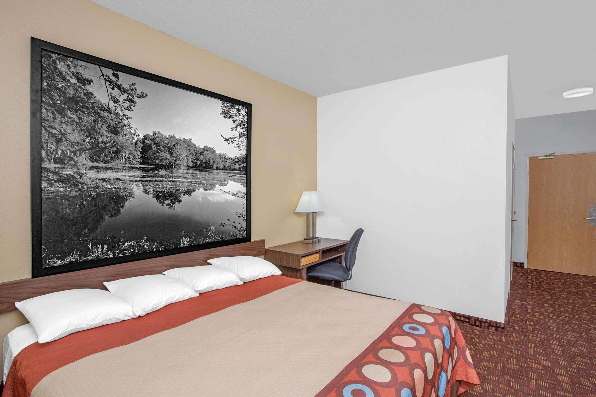 Super 8 By Wyndham Three Rivers Екстер'єр фото