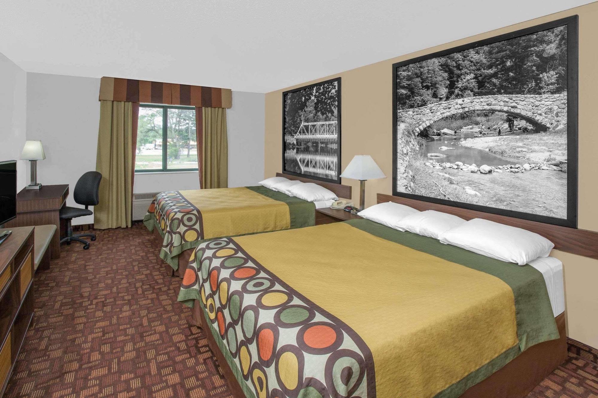 Super 8 By Wyndham Three Rivers Екстер'єр фото